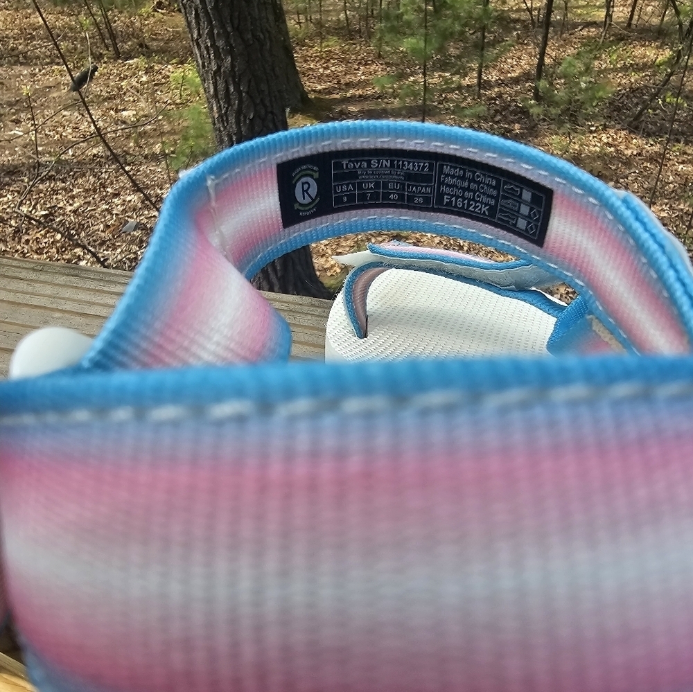 Teva Size 9 Sandals In Pastel Multi - Picture 3 of 4